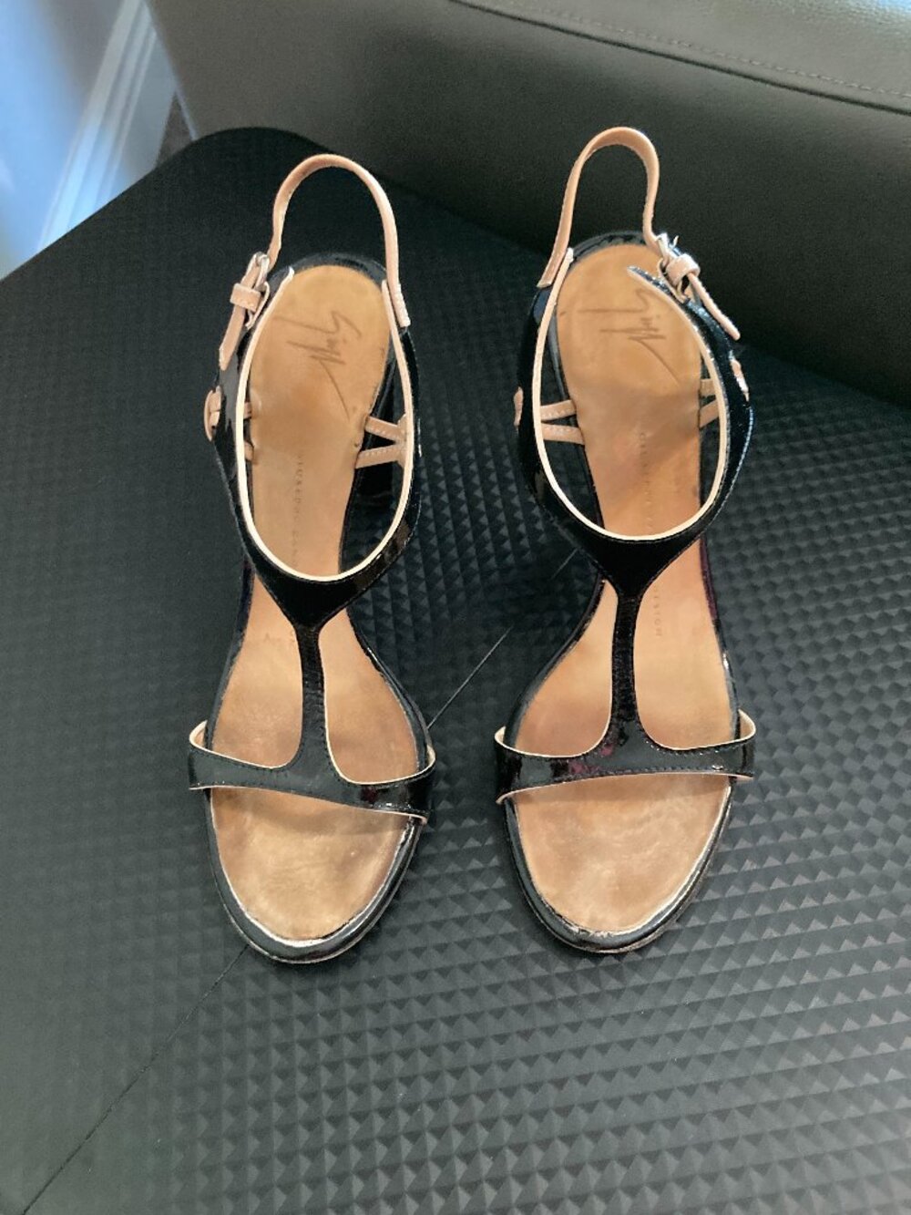 GIUSEPPE ZANOTTI DESIGN BLACK PATENT T-STRAP GEOMETRIC HEEL SANDAL SIZE 7.5B